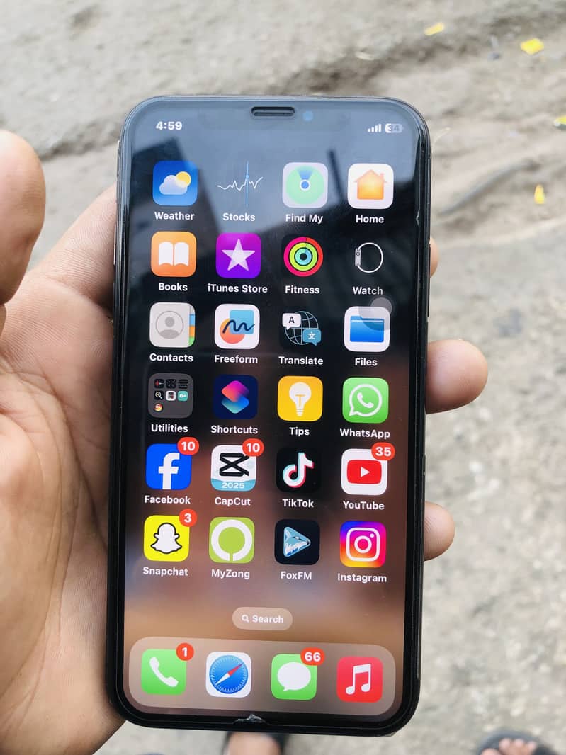 Apple iPhone X 4