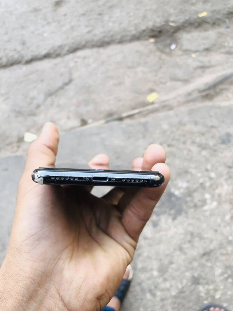 Apple iPhone X 5