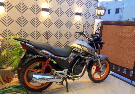 Honda CB-150f (very low mileage)