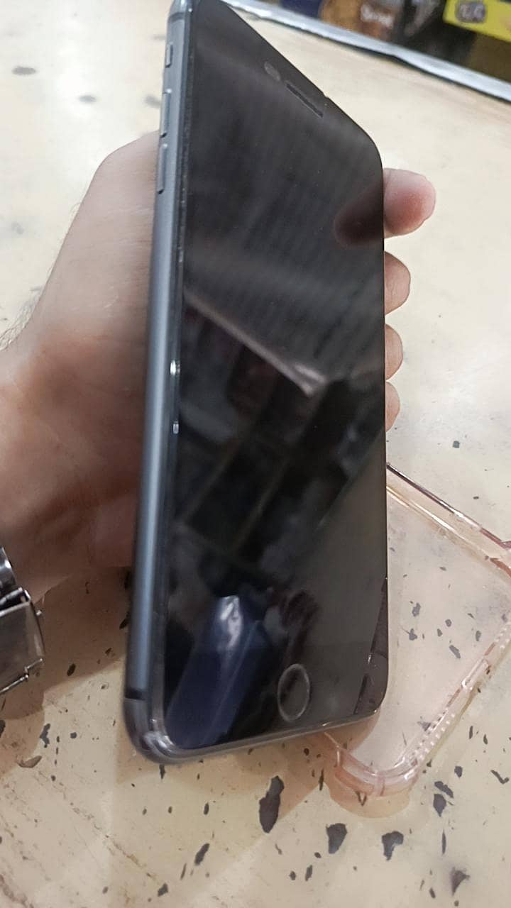 Apple iPhone 8 Plus 3
