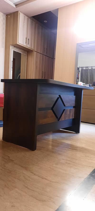Executive Office Table | Computer Desk with Drawers | Excellent Condit
