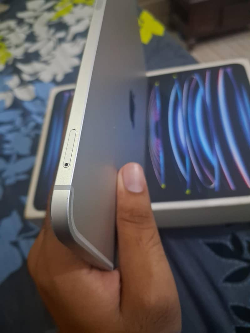 Ipad pro m2 With full box 3