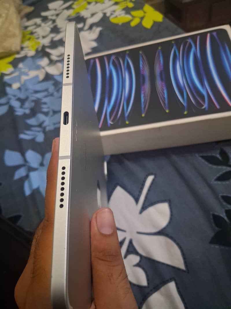 Ipad pro m2 With full box 4