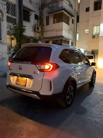 Honda BR-V 2021 just like new and installed with new high end things