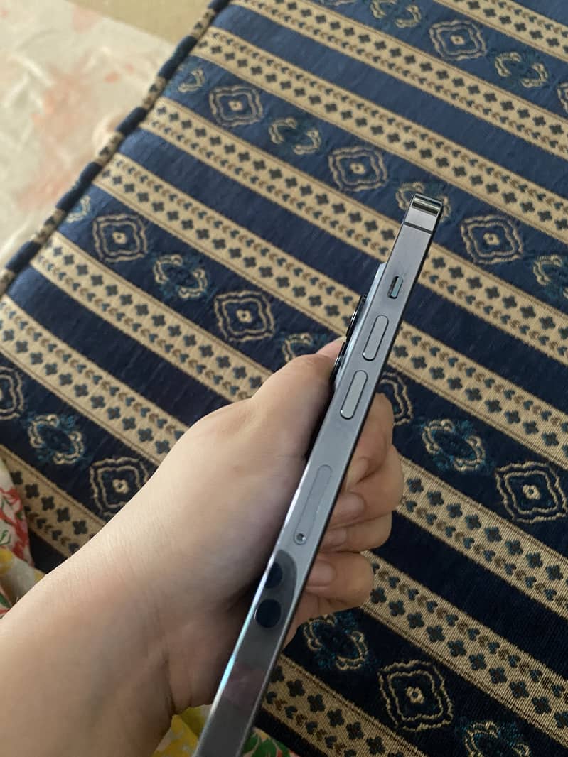Apple iPhone 13 Pro 2