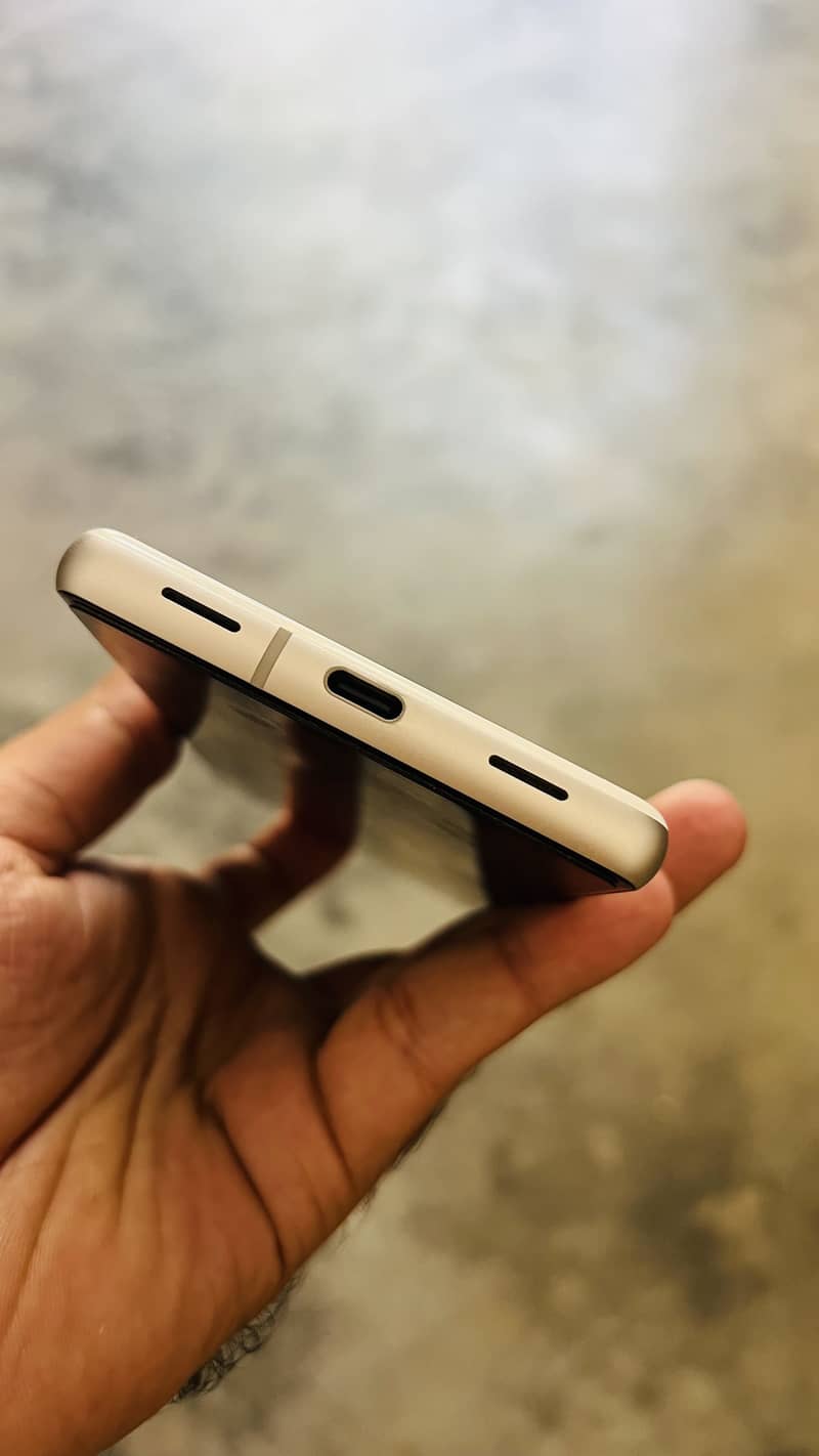 Google Pixel 7a 5