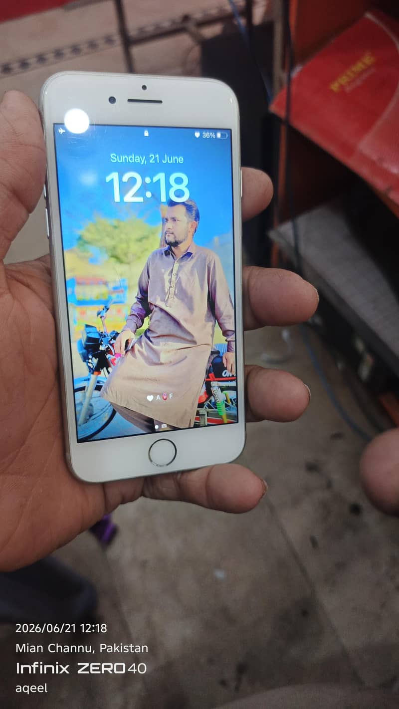 Apple iPhone 8 0