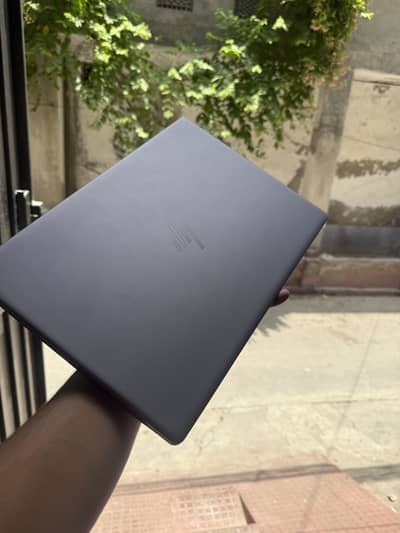 HP Z. Book | i5-8th | 8gb/256ssd | 2gb  drecated GPU radeon pro 3100|