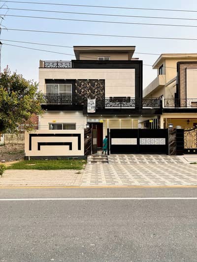 10 Marla Luxury House Available For Sale
