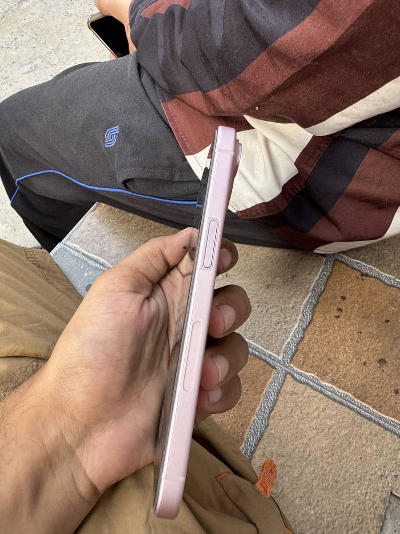 Apple iPhone 15 4