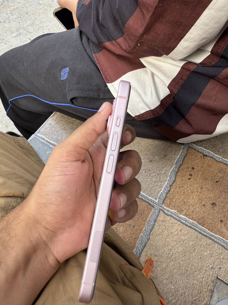 Apple iPhone 15 6