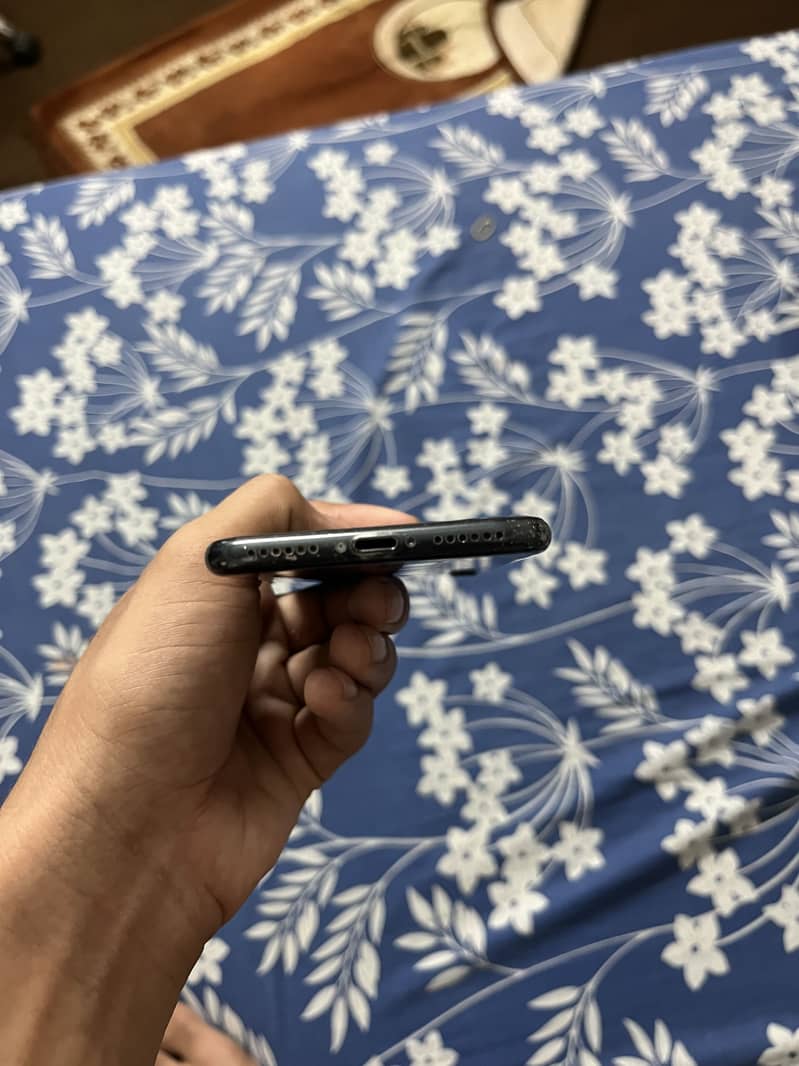 Apple iPhone 7 2