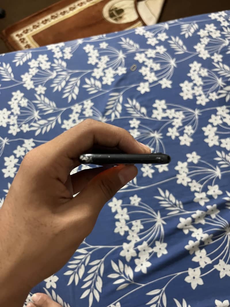 Apple iPhone 7 3