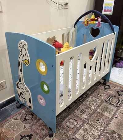 Baby cot for 0-4 years.