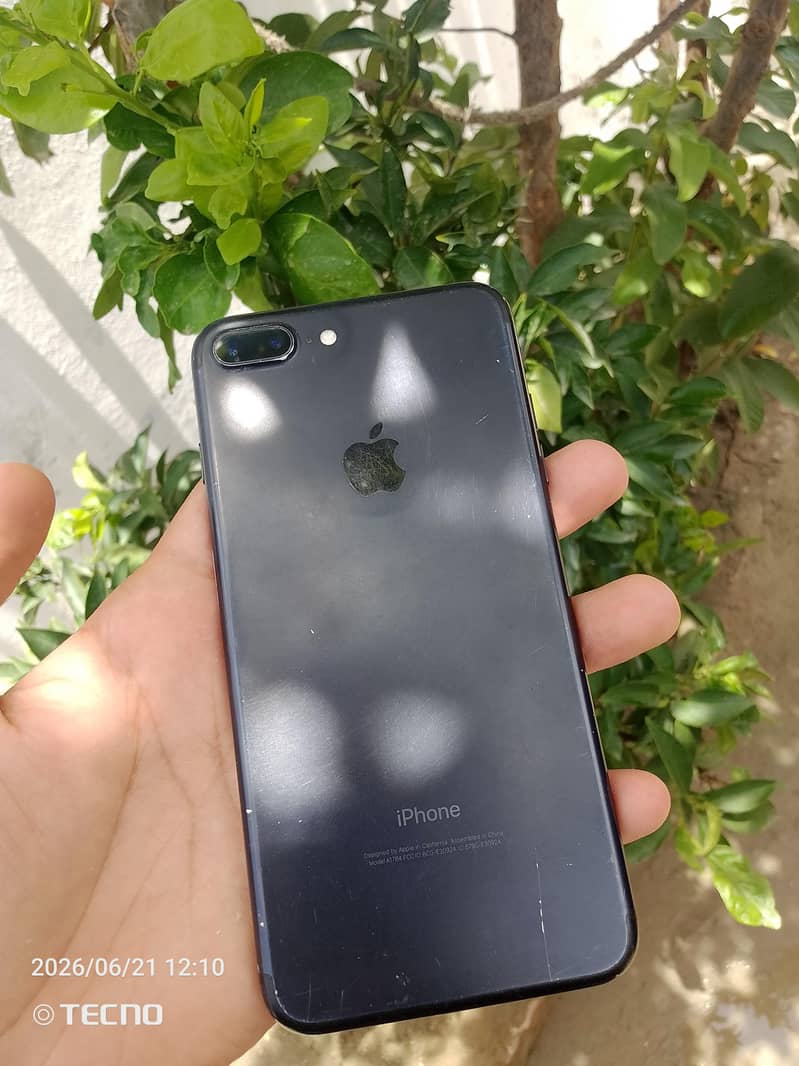Apple iPhone 7 Plus 1
