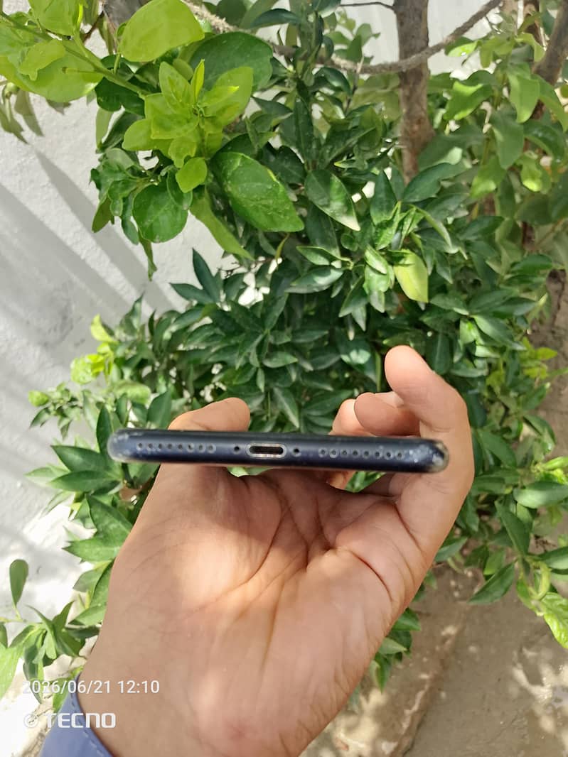 Apple iPhone 7 Plus 6