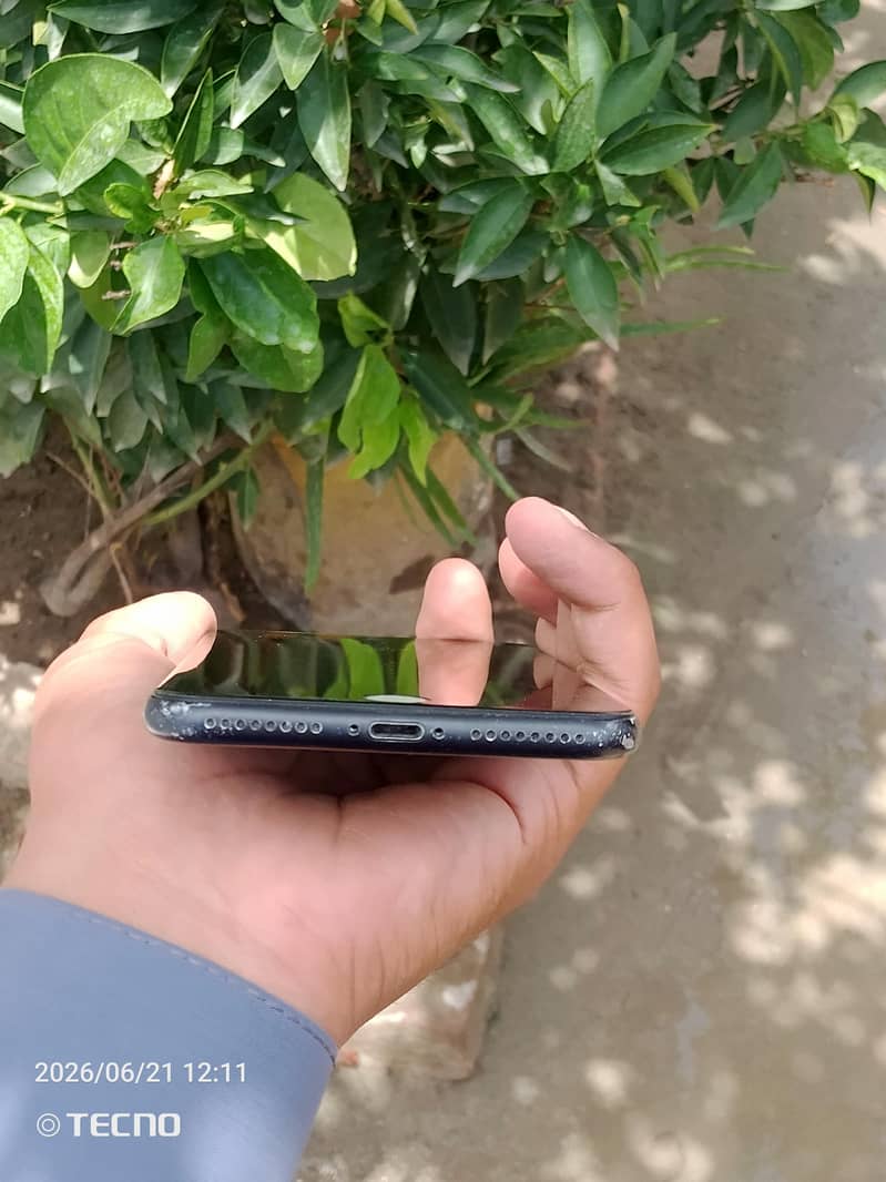 Apple iPhone 7 Plus 9