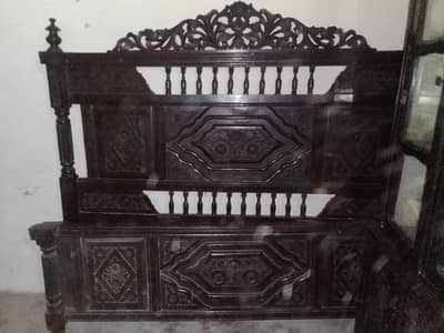 Hand carved chiniot  sheesham  wood bed - 13 year old  Antiqued design