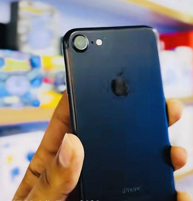 Apple iPhone 7 0