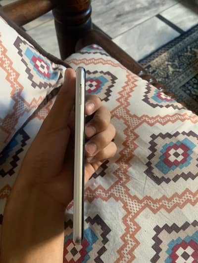 Sharp Aquos R3