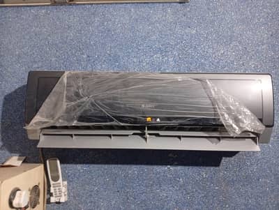 Gree 1.5 Ton Heat & Cool Split AC