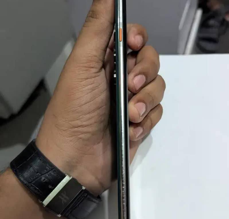 Tecno CAMON 40 Pro 1