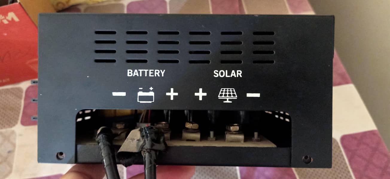 Solar charge controller 4