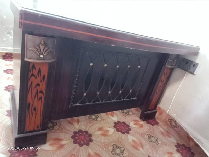 office/ computer table 1