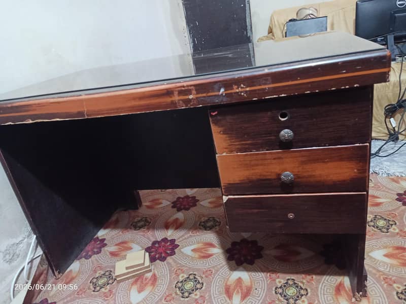 office/ computer table 3