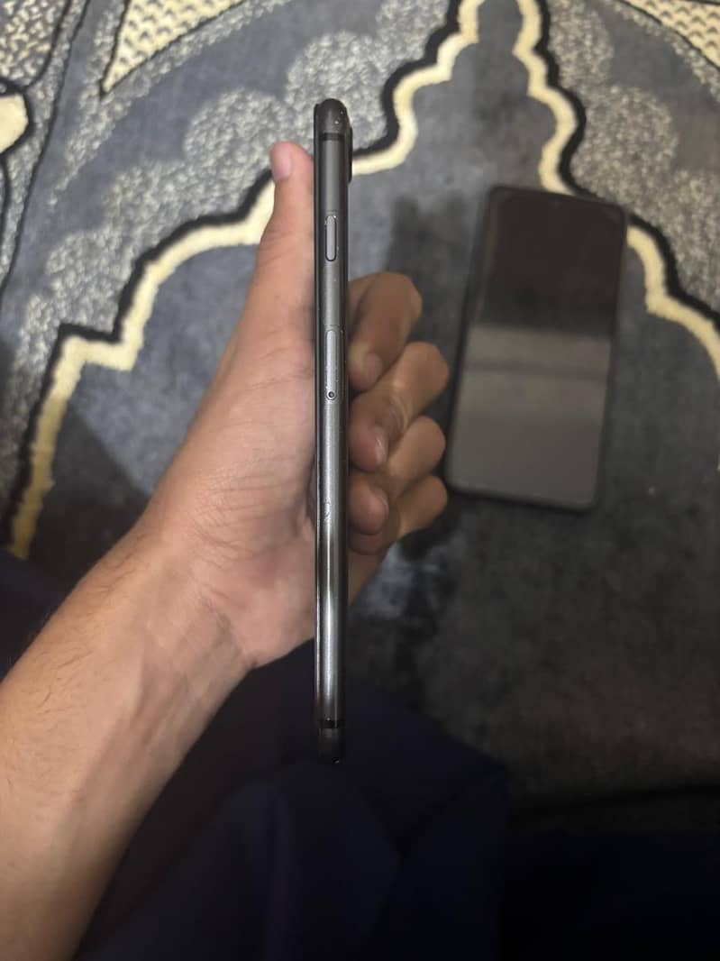 Apple iPhone 8 Plus 3