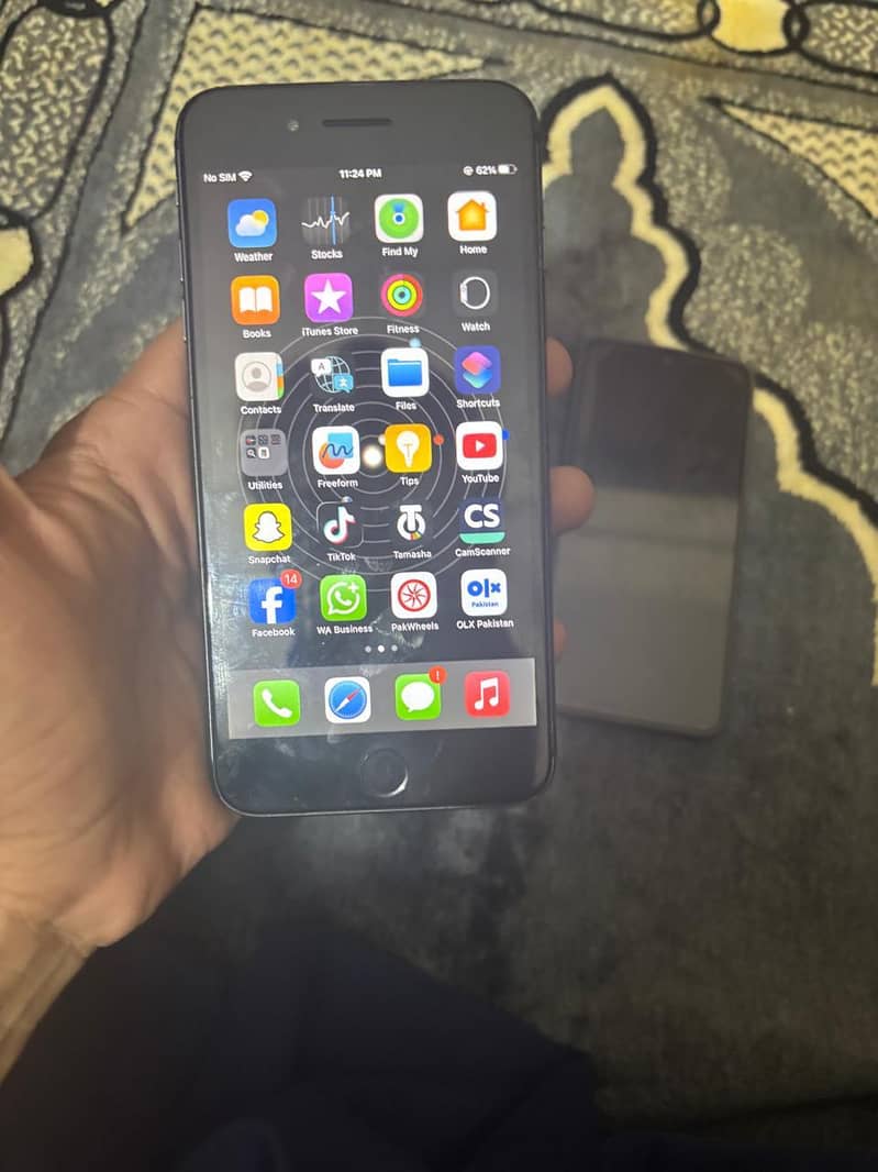 Apple iPhone 8 Plus 5