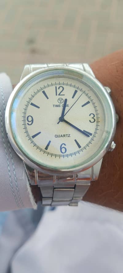 Elegant Time One Quartz Watch for Sale – Classic Look & Metallic Chain