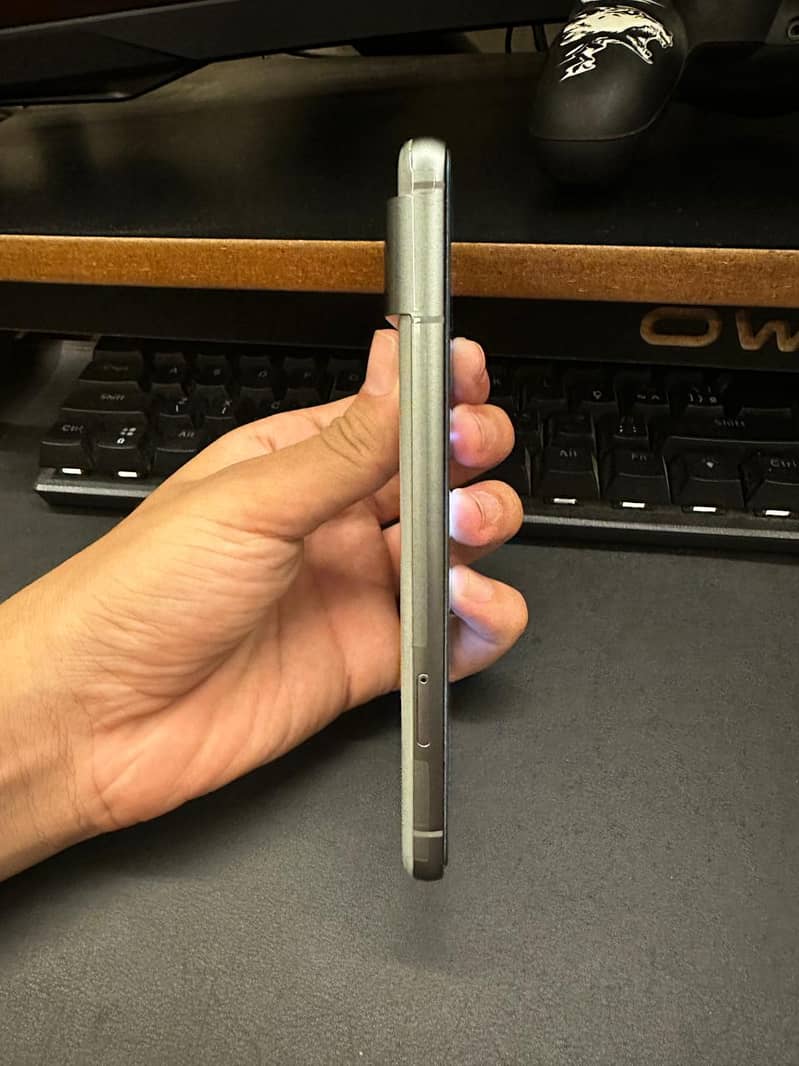 Google Pixel 8 4