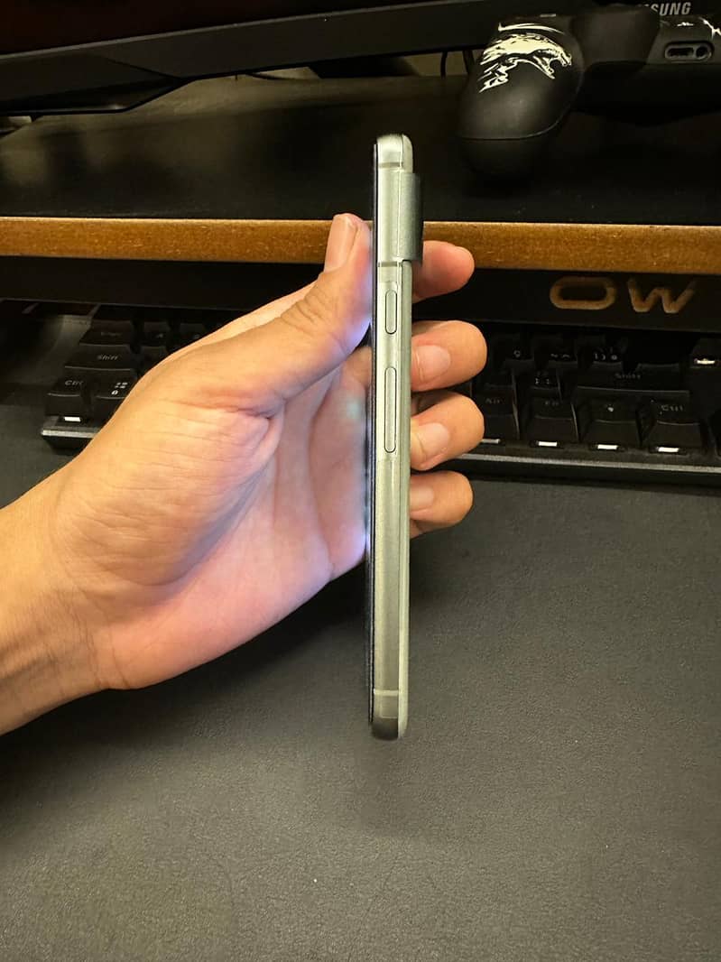 Google Pixel 8 5