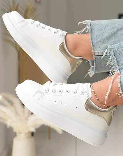 Slightly used sneakers for women size 38