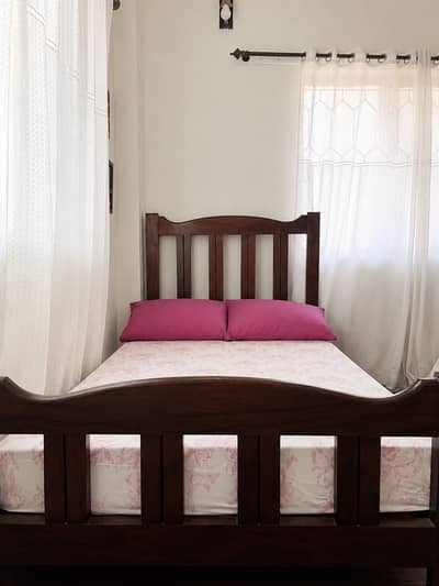 Single Bed With Mattress for Sale (Pure Sheesham Wood)