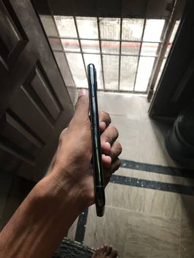 Iphone 11 pro max contact me on whatsapp 03182309076