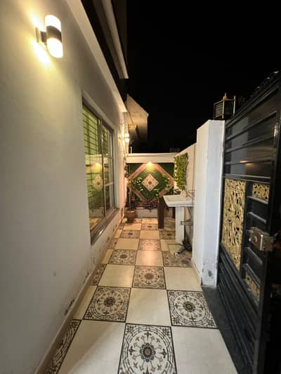 Furnished 5 Marla Prime Location House