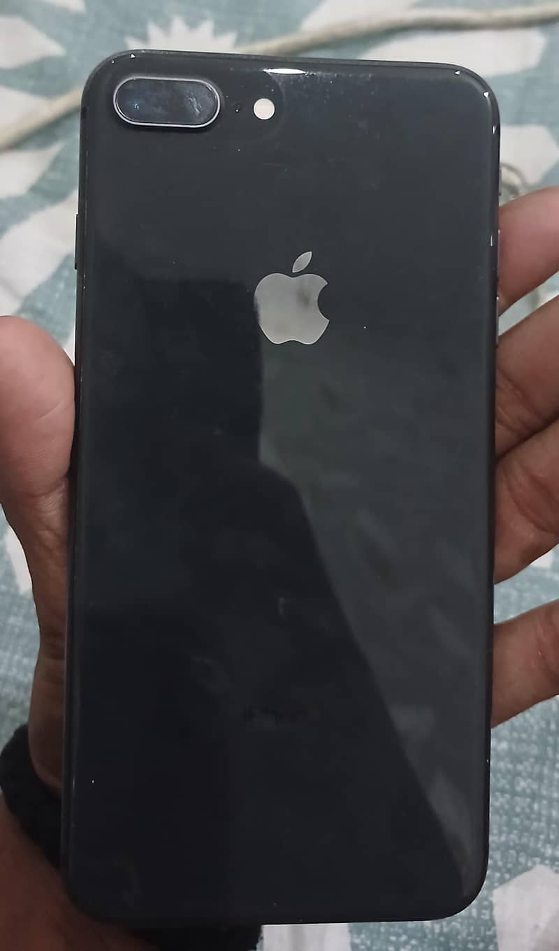 iPhone 8 Plus 1