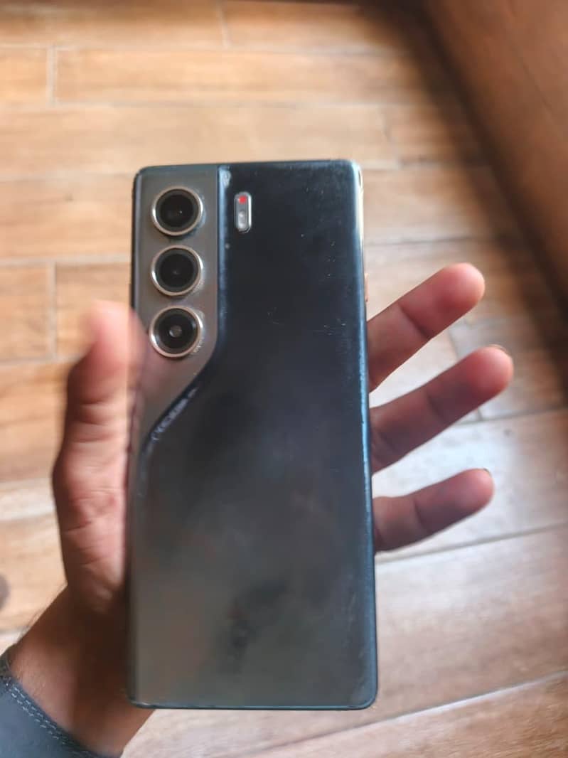 Tecno CAMON 40 Pro 1
