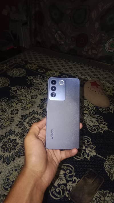 Vivo V27e with box (exchange possible)