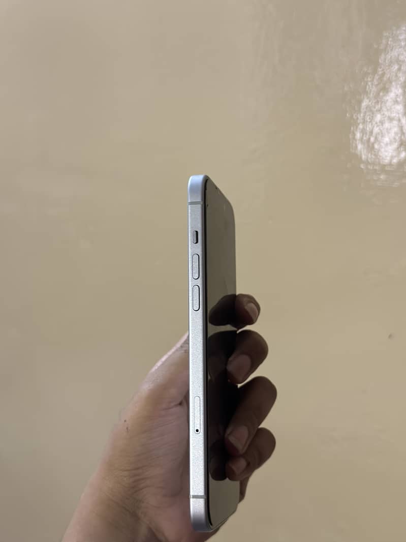 Apple iPhone 15 plus 2