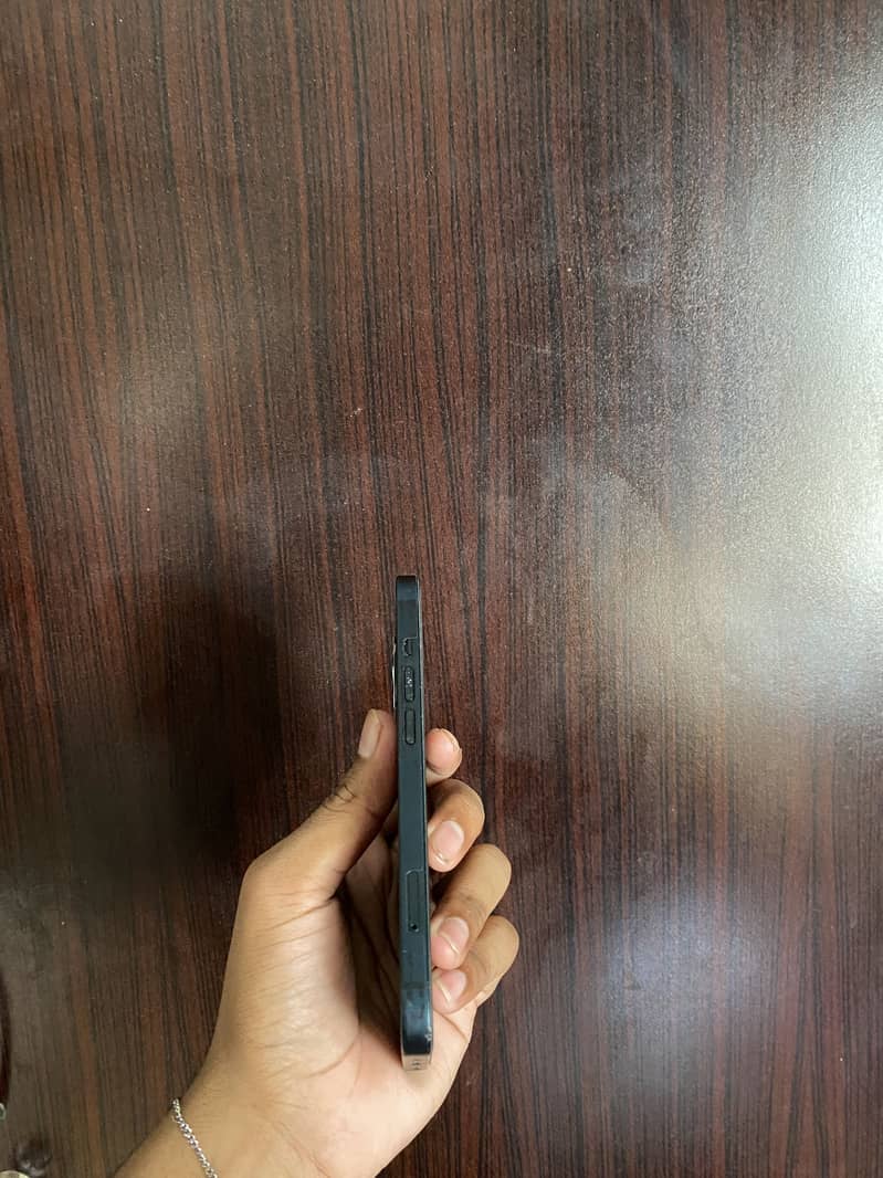 Apple iPhone 13 4