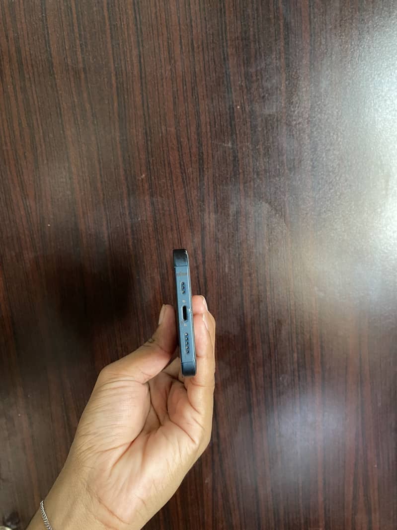 Apple iPhone 13 5