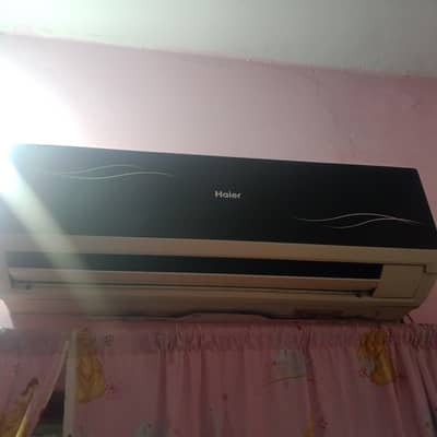 bhetareen condition me hai split ac hai