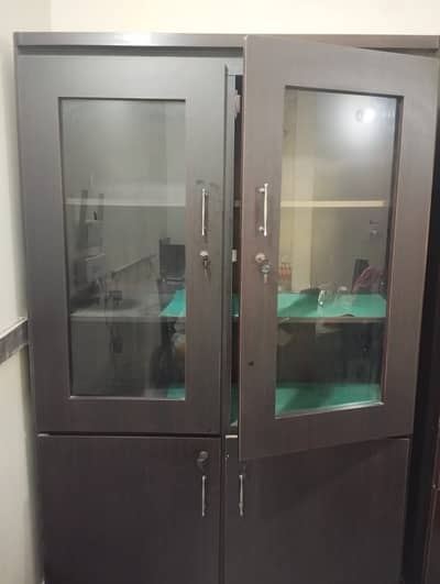 Spacious showcase to organise your dishes,plates and much more!