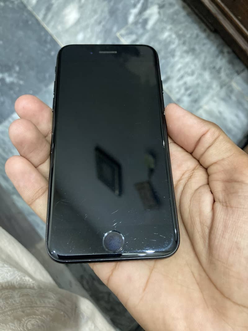 Apple iPhone 7 1