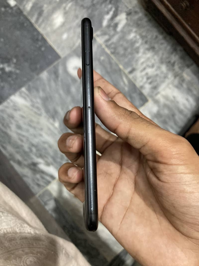 Apple iPhone 7 2
