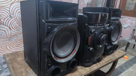LG  X-Metal Bass.