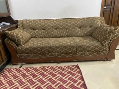 Sofa Set 05 Seater in very good condition